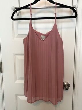 A new day pinkish-purple pleated v-neck, lined, tank with spaghetti straps (S)